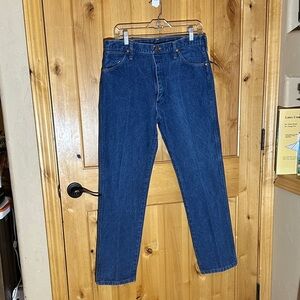 Wrangler Men's Deep Blue Relaxed Jeans